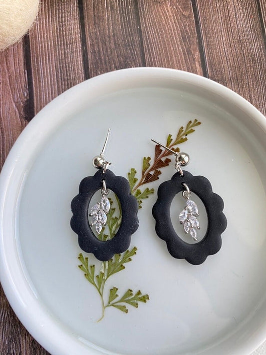 Black Scallop Oval Earrings